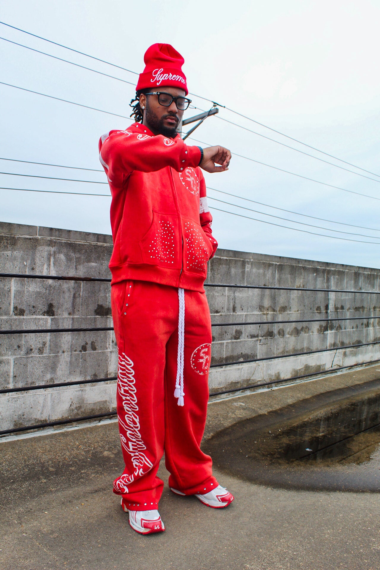 “V1” RED SWEATS